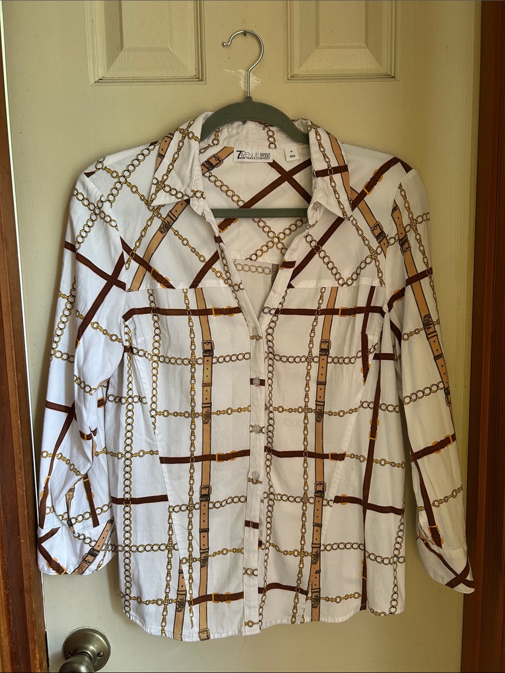 New York & Company White Button-Down Shirt with Brown and Gold Chain Print